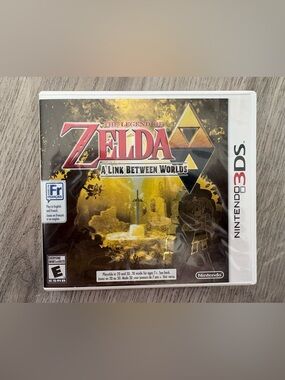 Nintendo 3DS The Legend of Zelda A Link Between Worlds — Gold & Black Cover